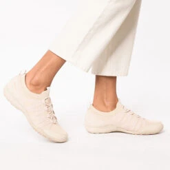 Skechers Breathe-easy First Light Slip-On-Sneaker -Mode-Sneaker-Shop 22534047 02